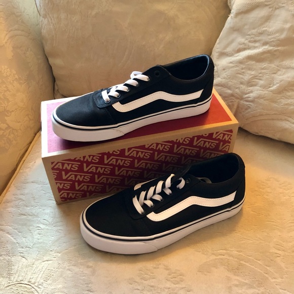 Vans Shoes - Black/White Canvas Ward Vans Sz 8.5 W